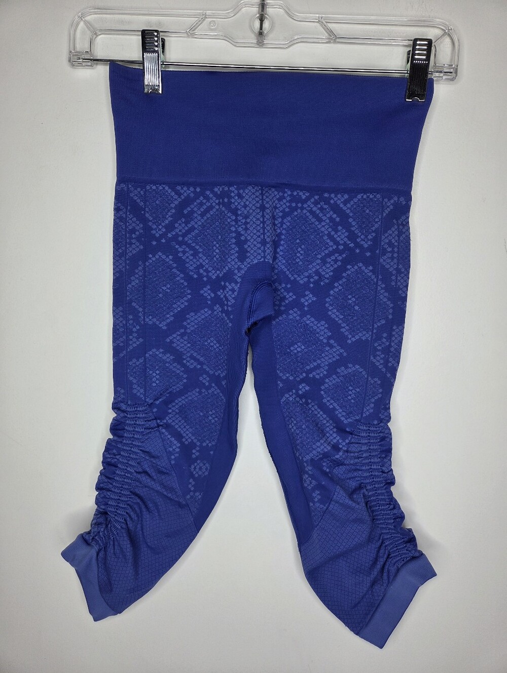 Lululemon Size XS In The Flow Crop  Heathered Sapphire Blue High Waist Leggings